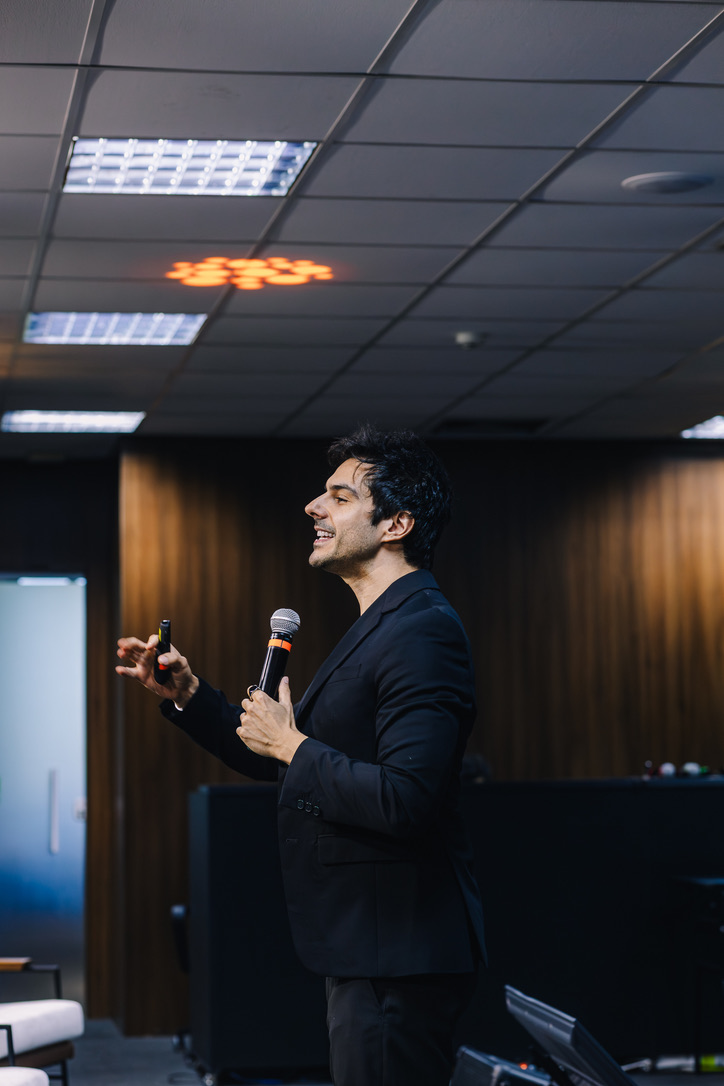 Marco Lafico durante apresentação