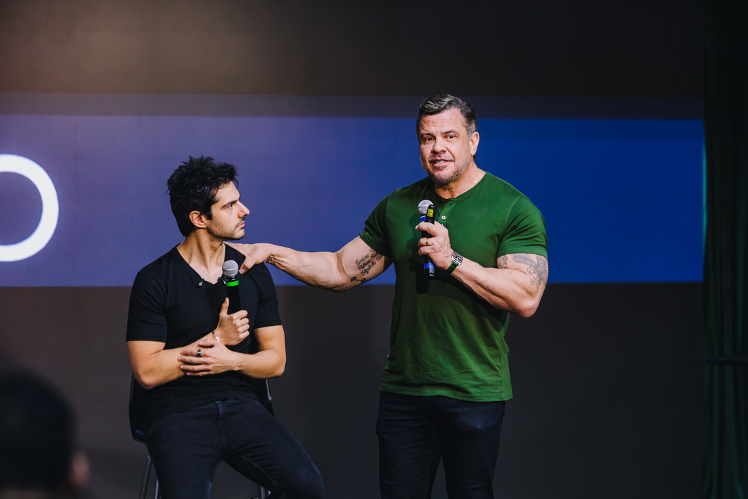 Mentores no palco durante o encontro